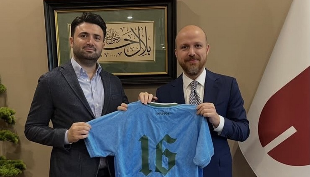 Bursaspor Başkanı Çelik’ten Bilal Erdoğan’a özel forma