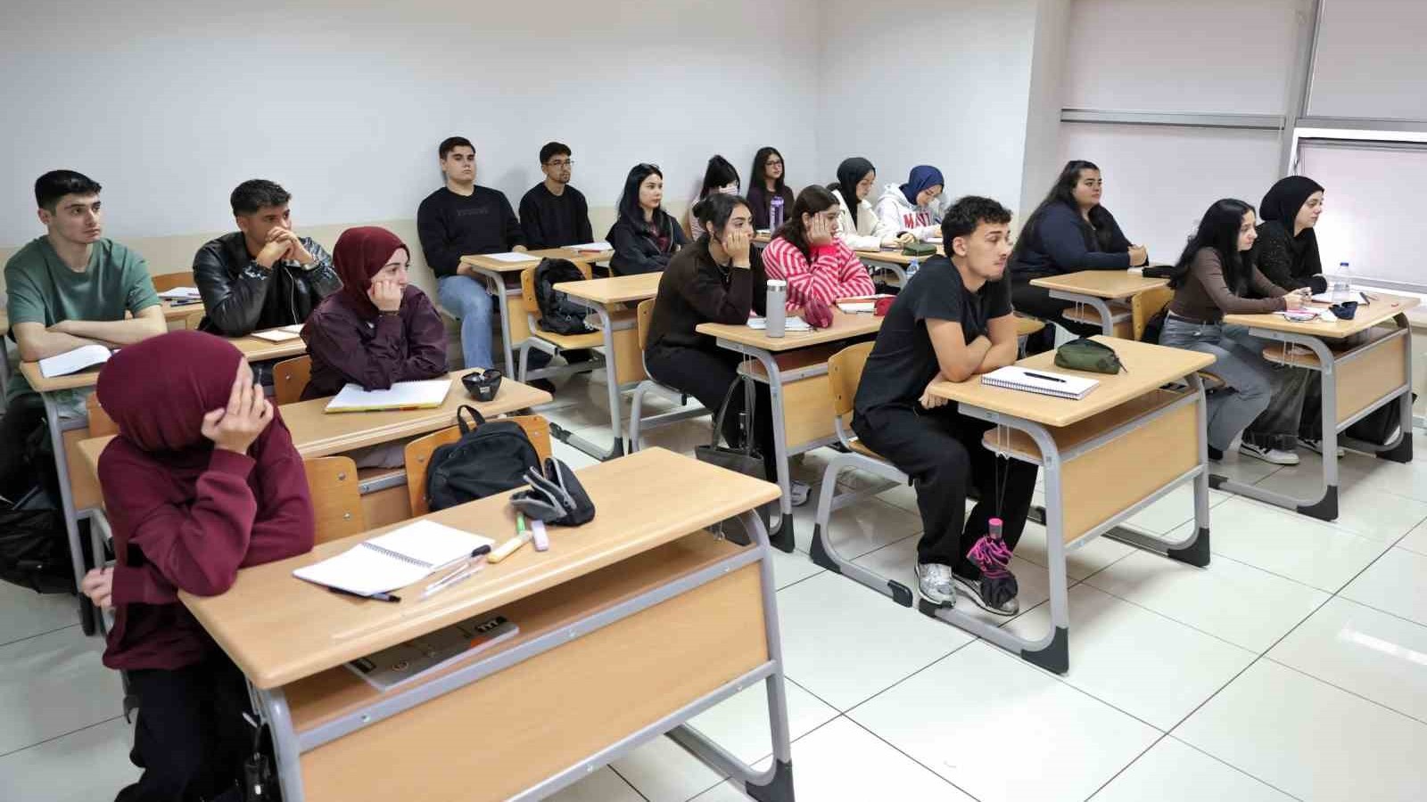 Büyükşehir’in ücretsiz YKS kurslarında eğitimler başladı