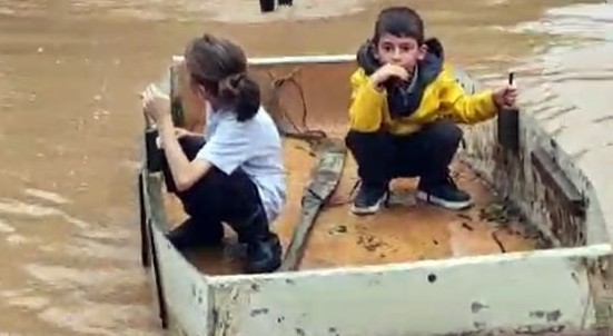 Nehir taşınca mahalle Venedik’e döndü