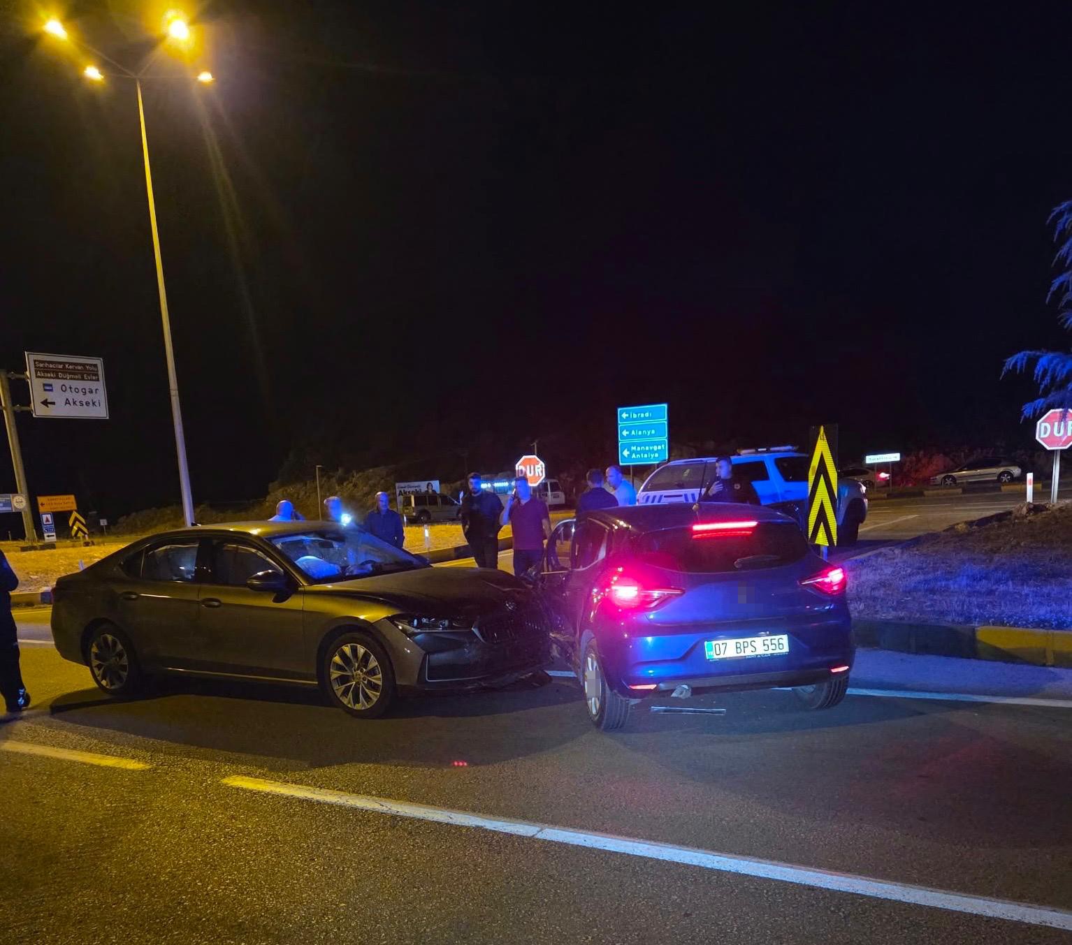 Antalya’da trafik kazası: 3 yaralı