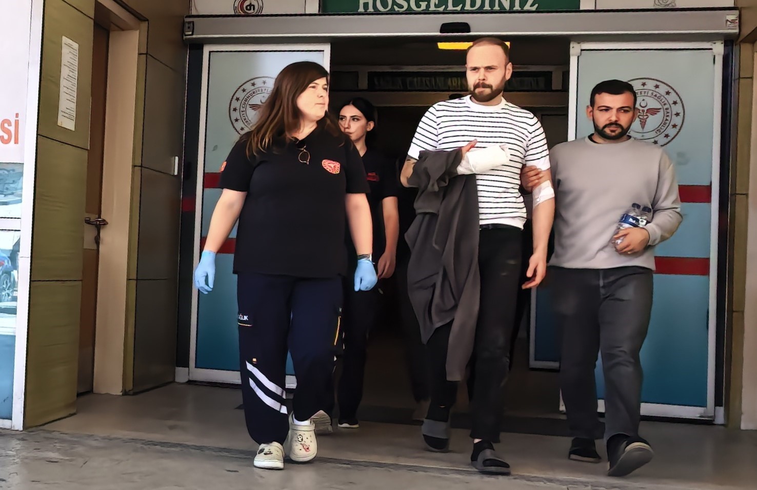 Elini daire testeresine kaptırdı, 3 parmağı yaralandı