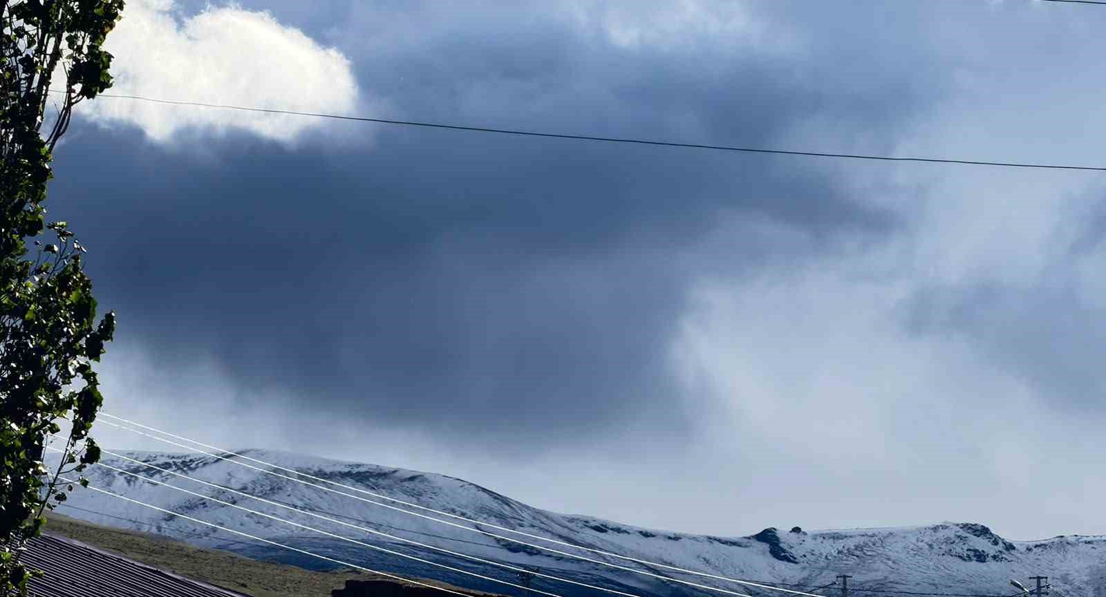 Kısır Dağı’nın zirvesi beyaza büründü