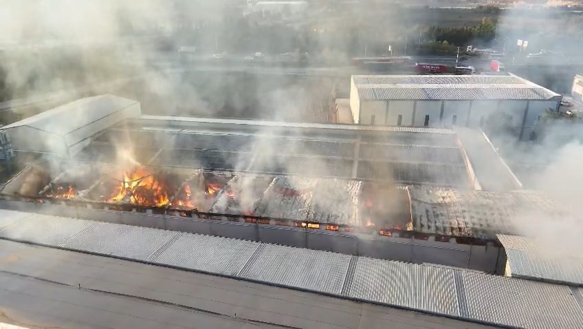 Bursa’da mobilya fabrikasında büyük yangın