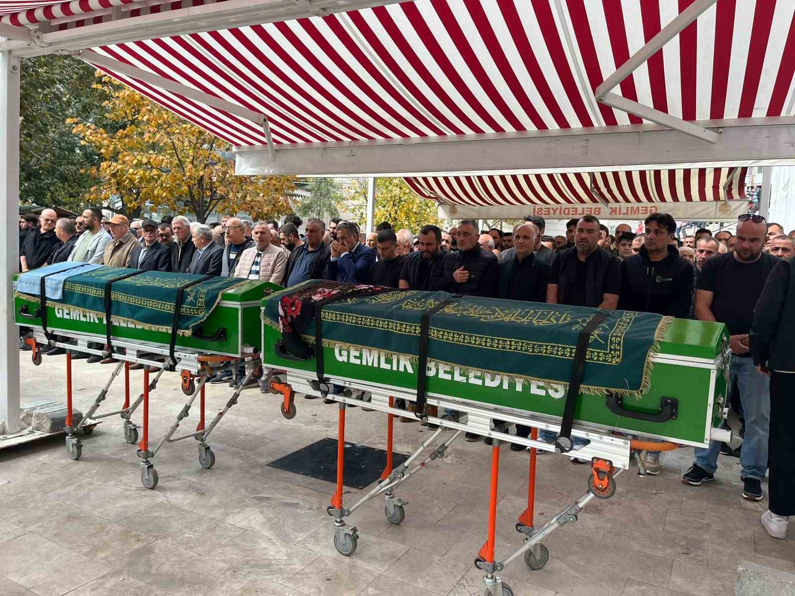 Gemlik’te cinayet kurbanı çift toprağa verildi