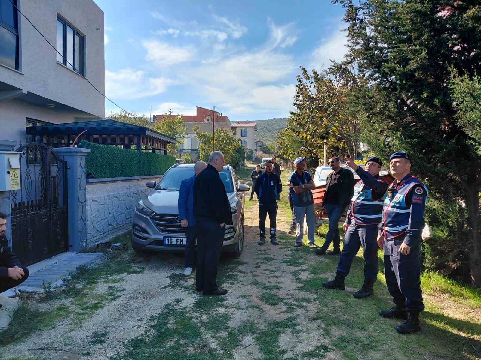 Bursa’da çatıya çıkıp yıkıma direndi