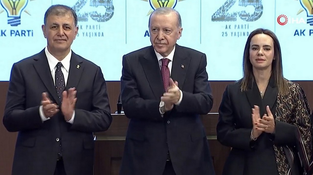 Cemil Tugay Ak Parti'ye katıldı
