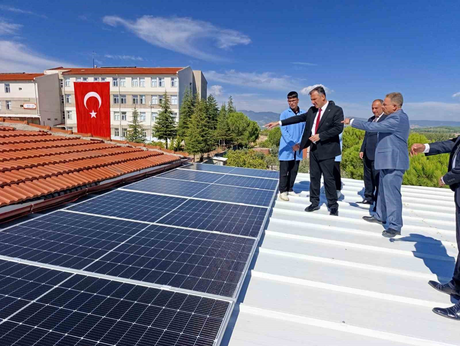 Gördes’in güneşi okula enerji vermeye başladı