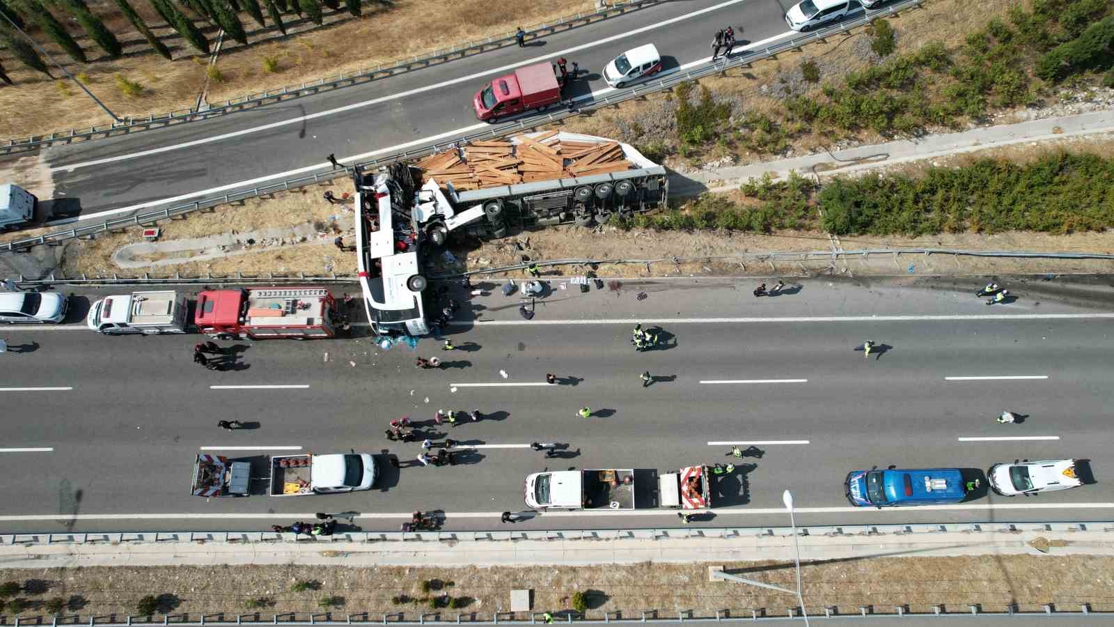 Manisa’daki kazada 2 şoför gözaltında