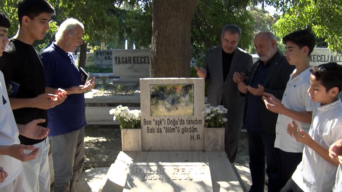 Yönetmen Halit Refiğ, kabri başında anıldı