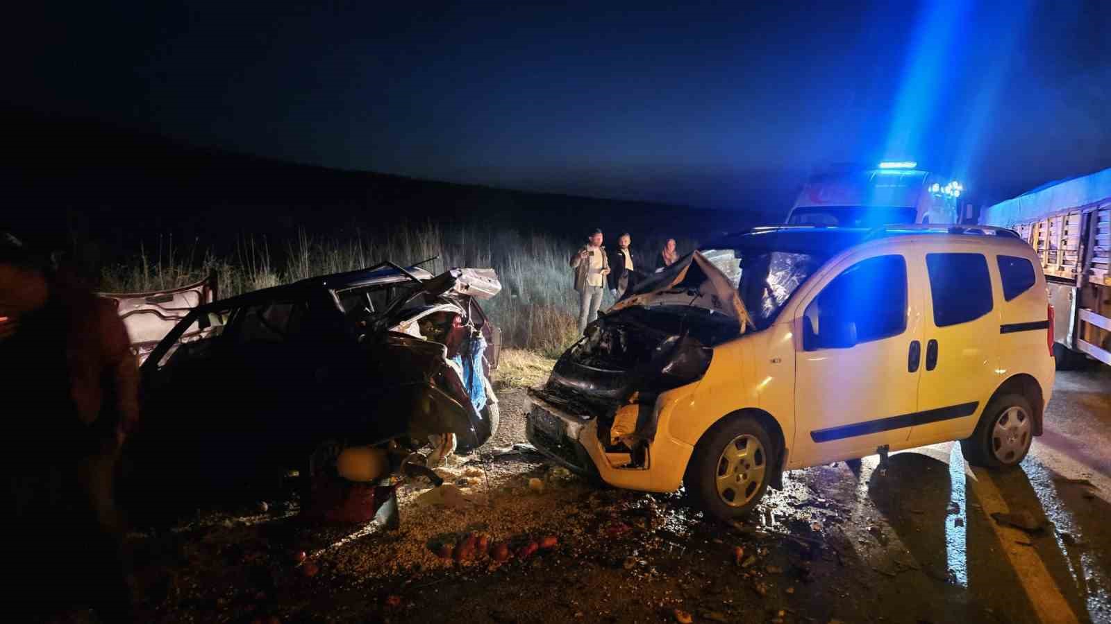 Çorum’da ticari araç ile otomobil çarpıştı: 5 yaralı