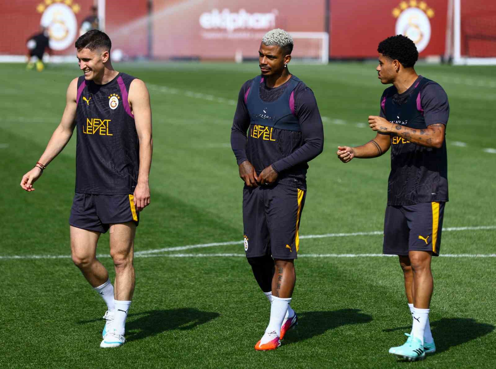 Galatasaray, Barcelona maçı hazırlıklarını tamamladı