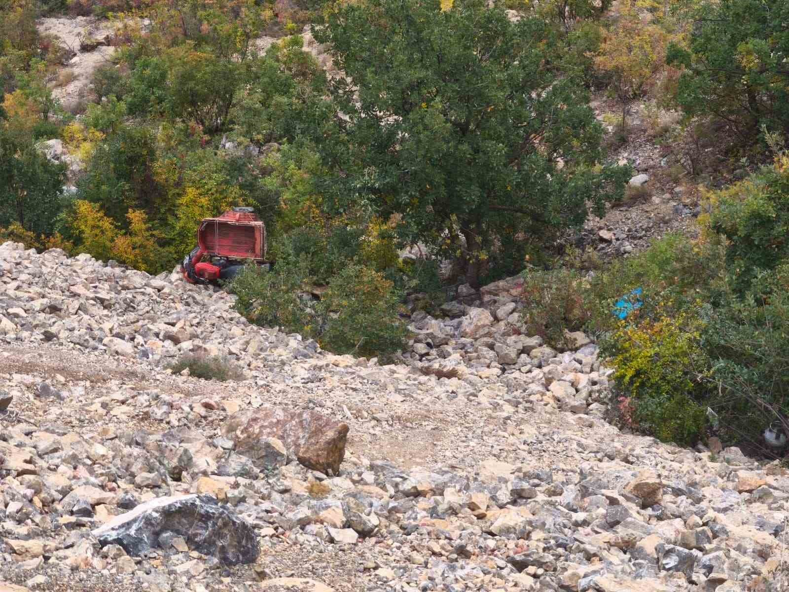 Uçuruma yuvarlanan motosiklet sürücüsü ölü bulundu