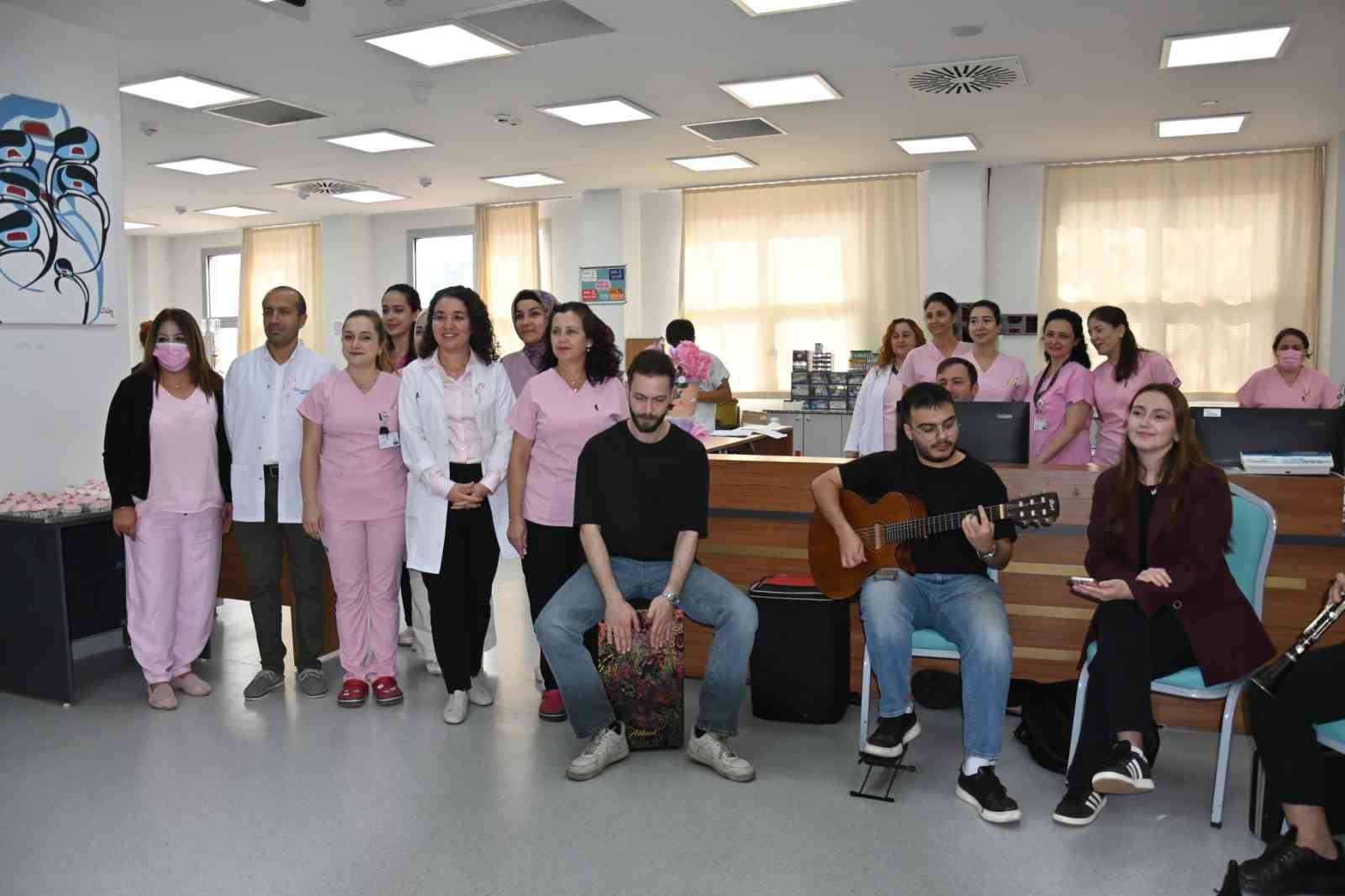 Kemoterapi hastaları müzikle moral buldu