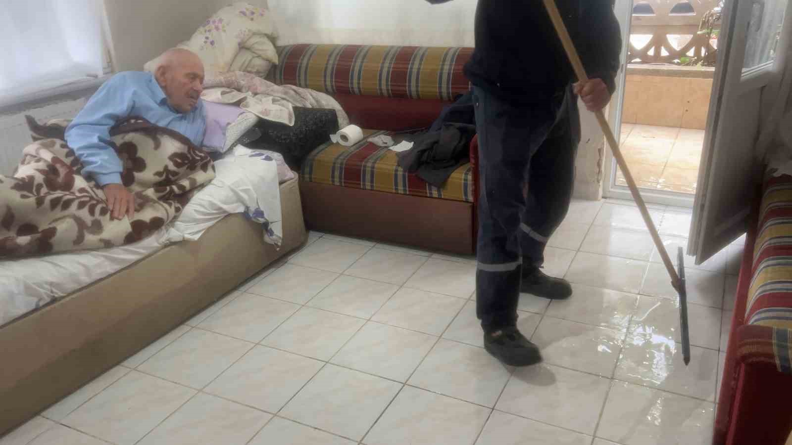 Bursa’da 90 yaşındaki vatandaş mahsur kaldı