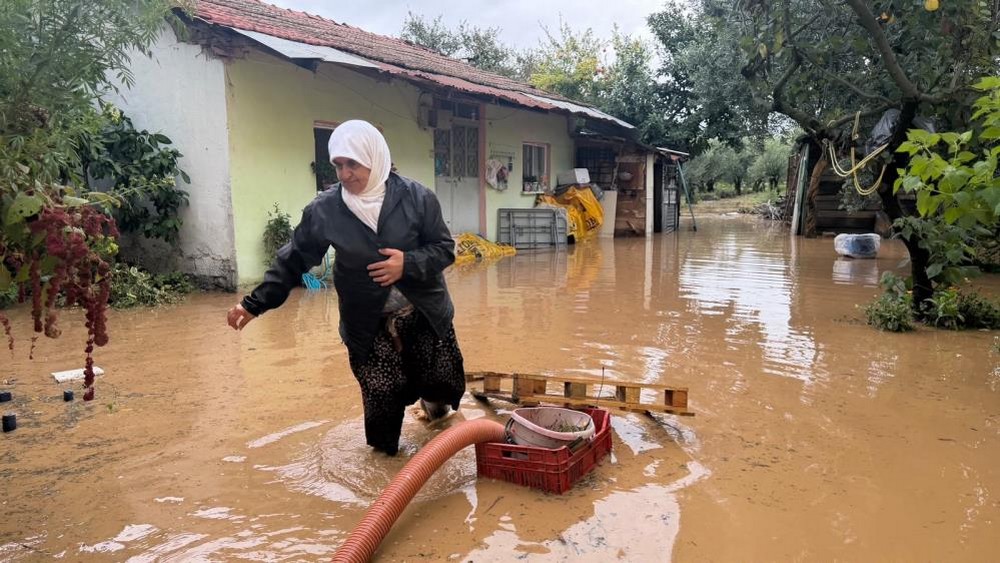İznik’te Kara Dere taştı, evleri ve tarlaları su bastı