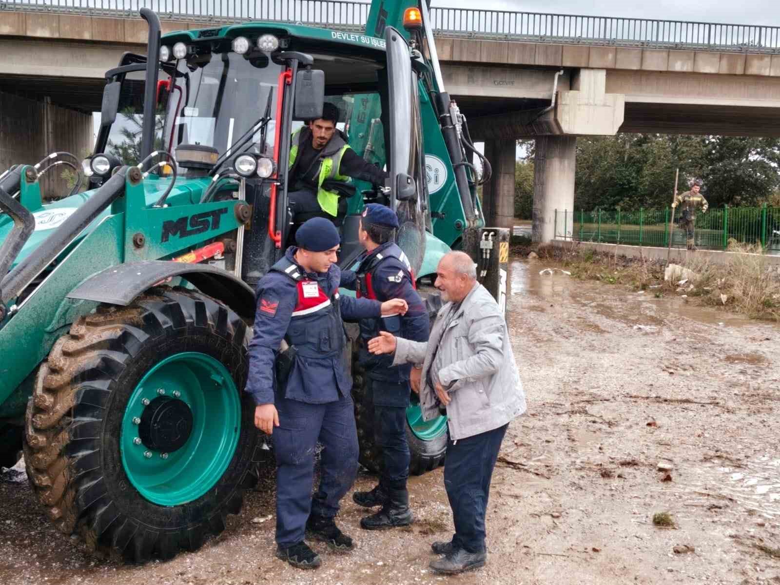 Bursa’da mahsur kalan vatandaşı jandarma kurtardı