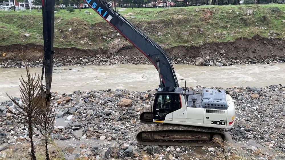 Bursa’da toprak kayması sonrası suyun akış yönü değişti