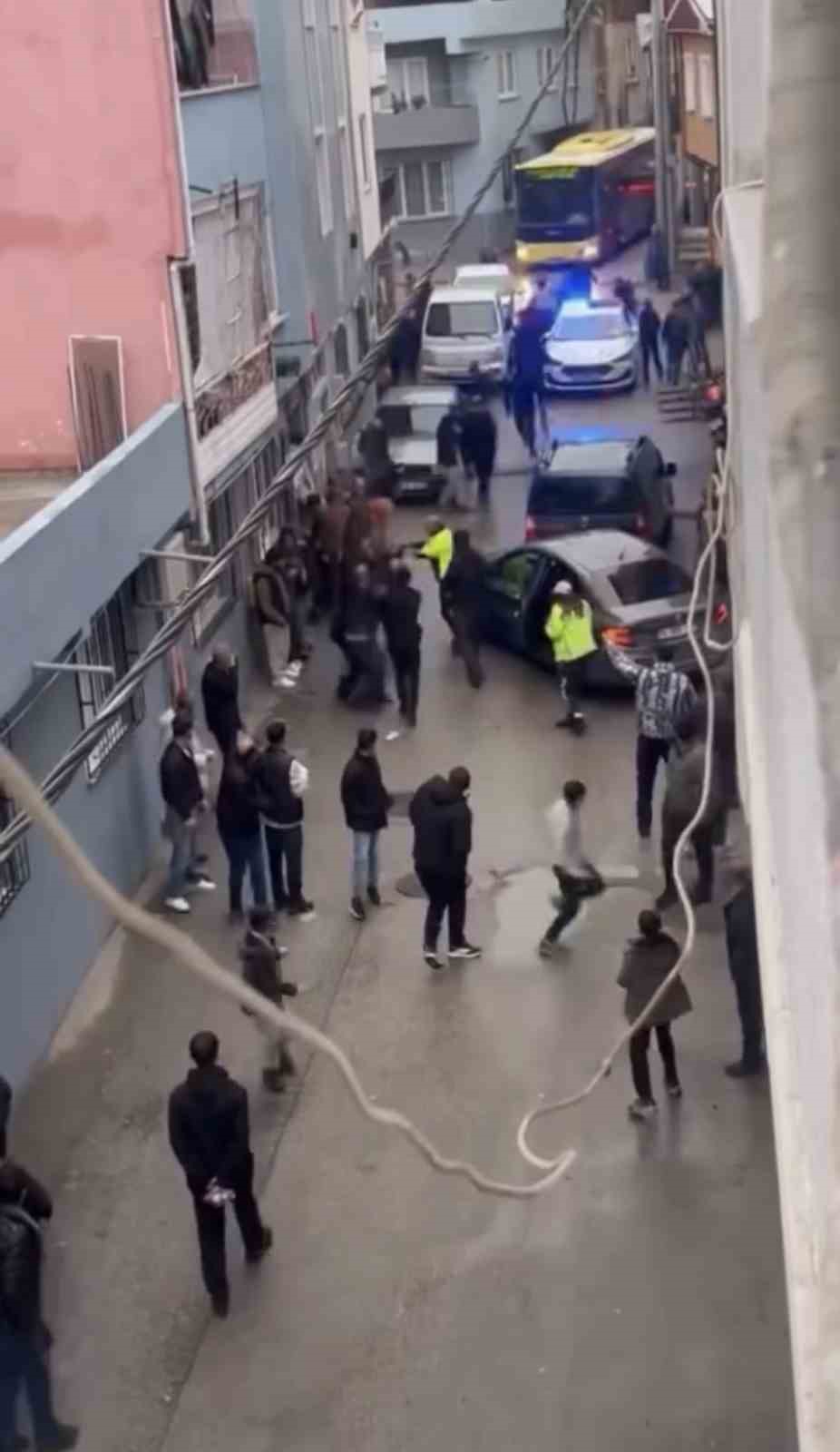 Bursa'da mahalleliler şüphelileri kaçırdı