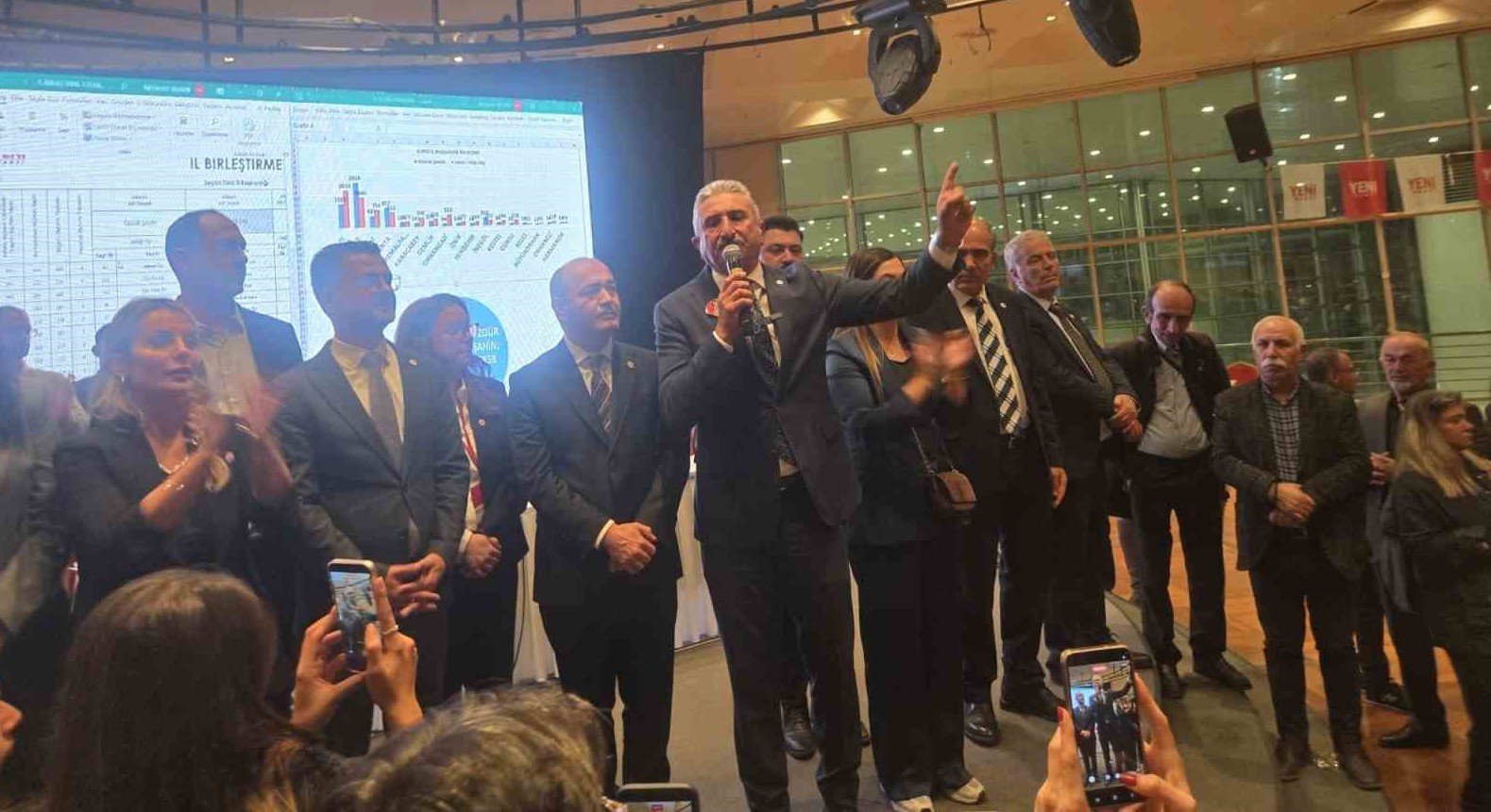 Yeni Parti Bursa’da Nihat Yeşiltaş güven tazeledi