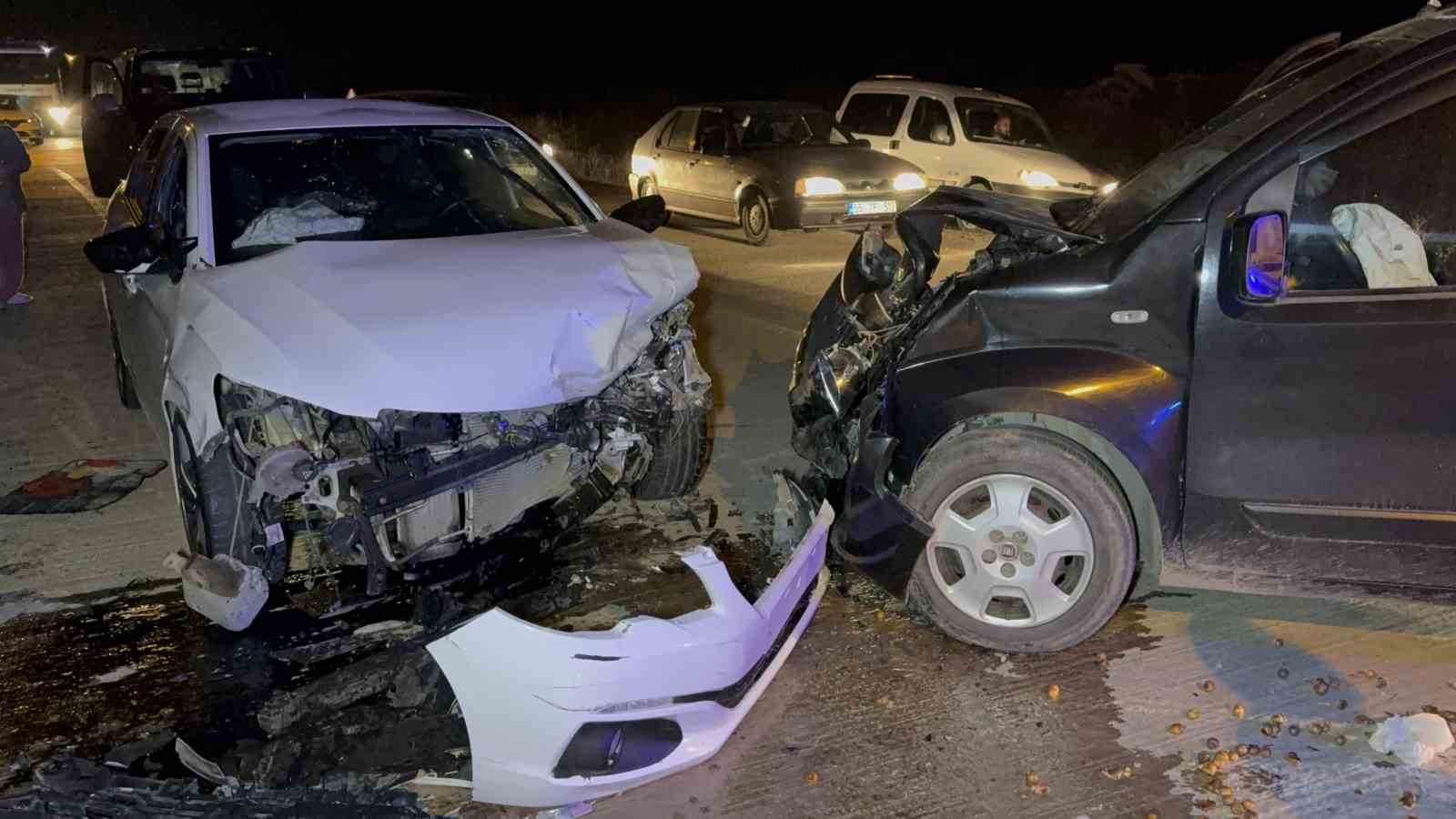 Samsun’da otomobil ile ticari araç çarpıştı: 5 yaralı