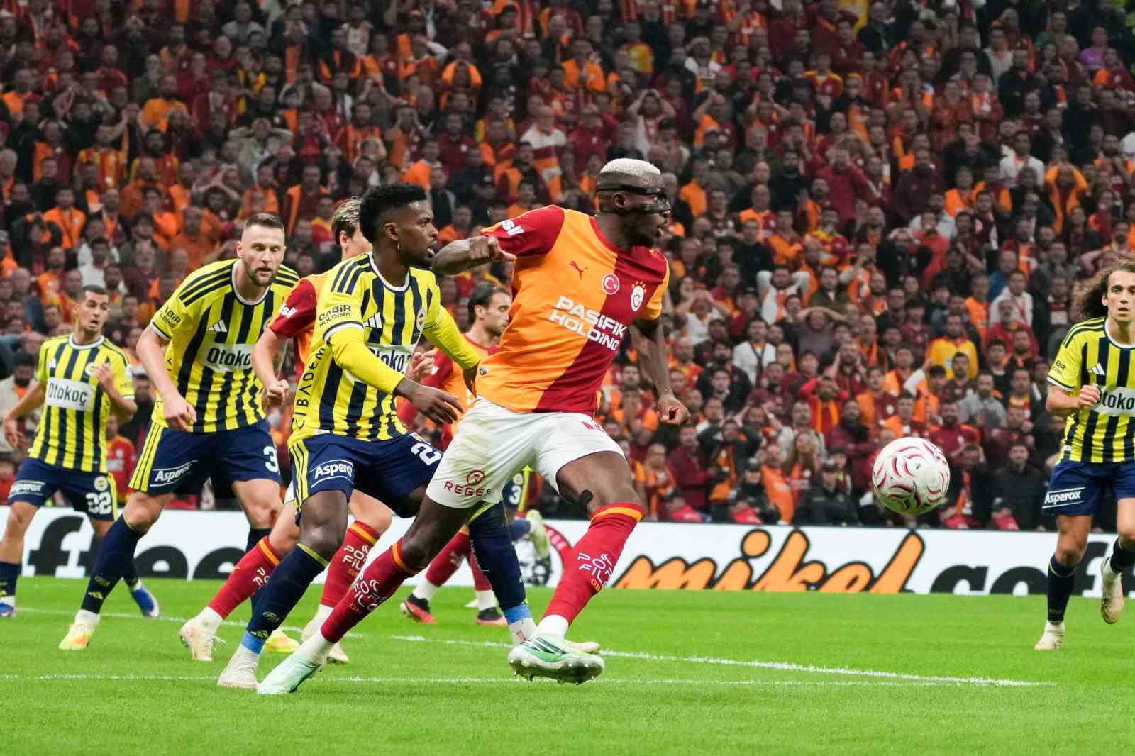 Derbide zafer Galatasaray'ın: 2 - 1