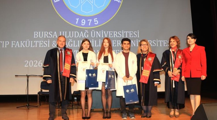 Hekim adayları beyaz önlüklerini giydi