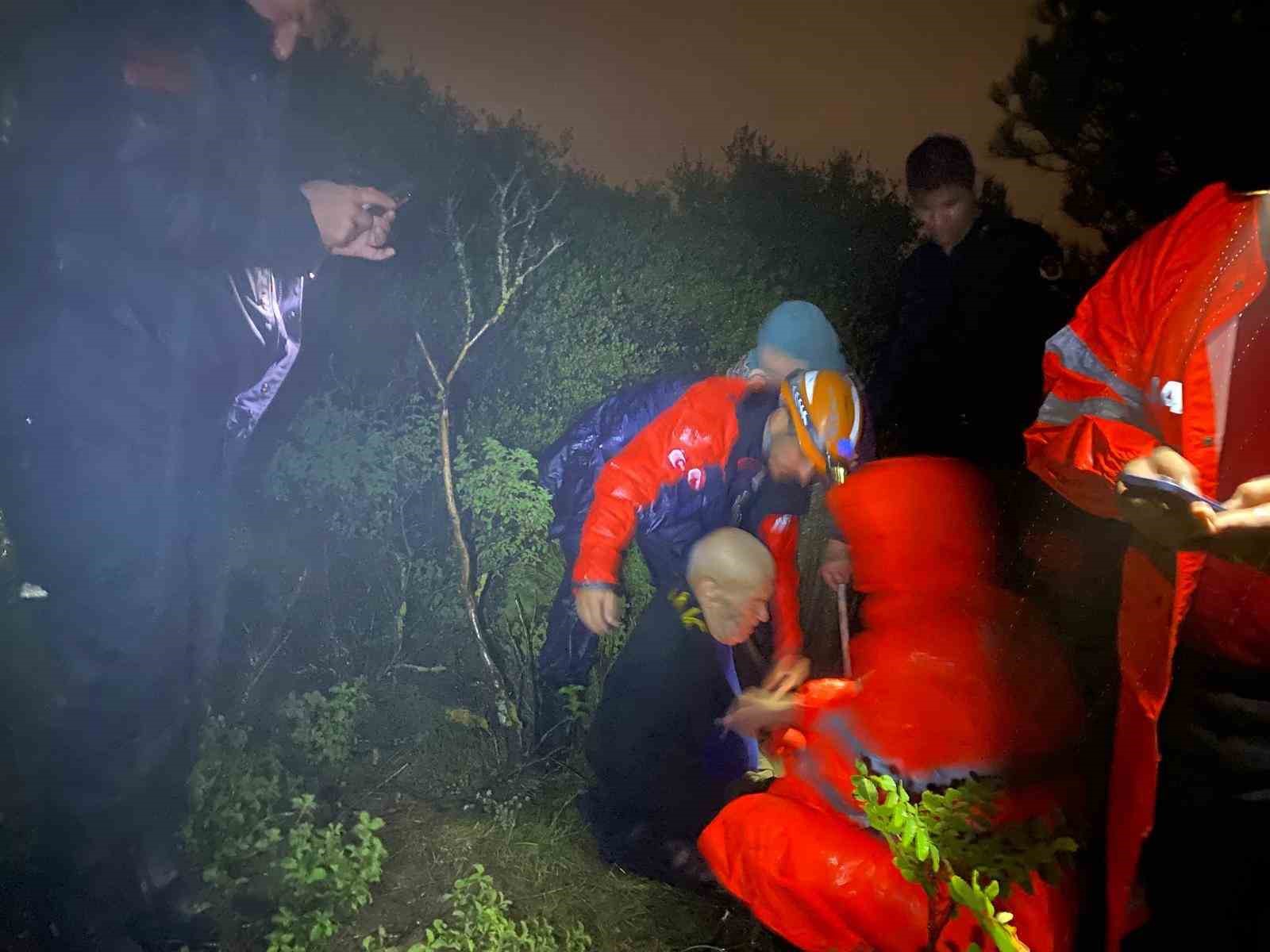 Yaşlı çift için seferber oldular: Jandarma sırtında taşıdı