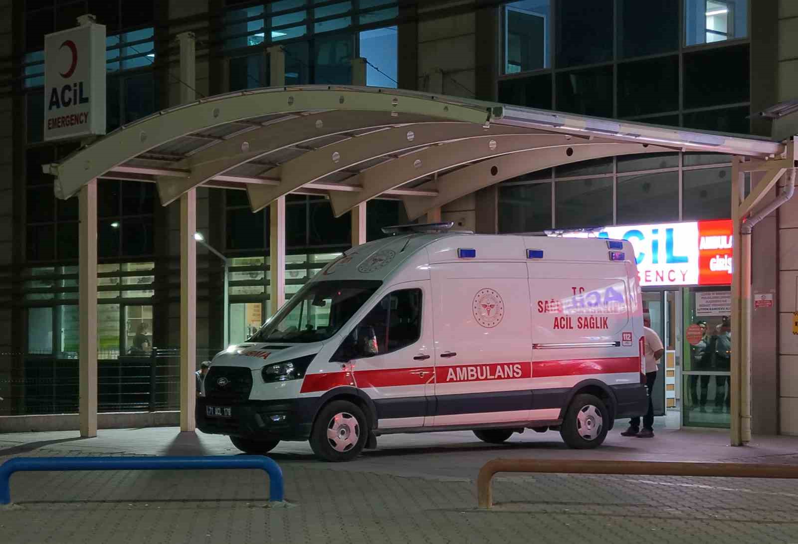 Yemek sofrasında evlat dehşeti: Babasını bıçakla öldürdü
