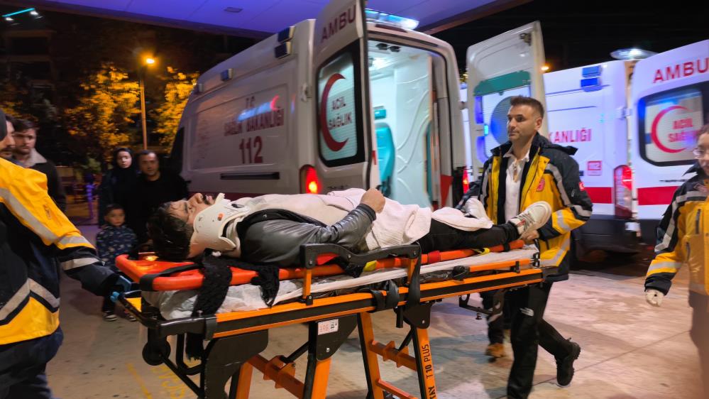 İnegöl’de otomobille motosiklet çarpıştı: 2 kardeş yaralandı