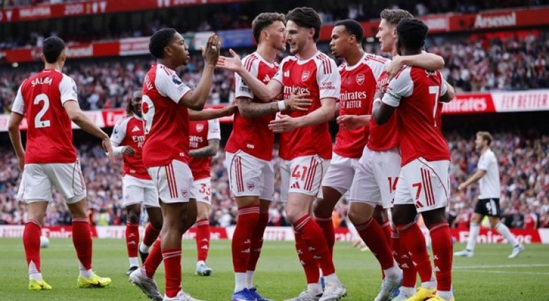 22 yıl aradan sonra şampiyon Arsenal