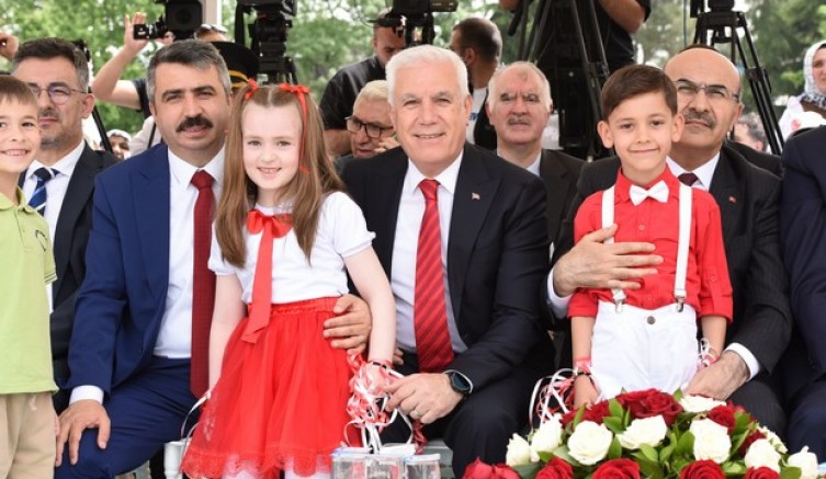 23 Nisan'da çocuklar bayram etti