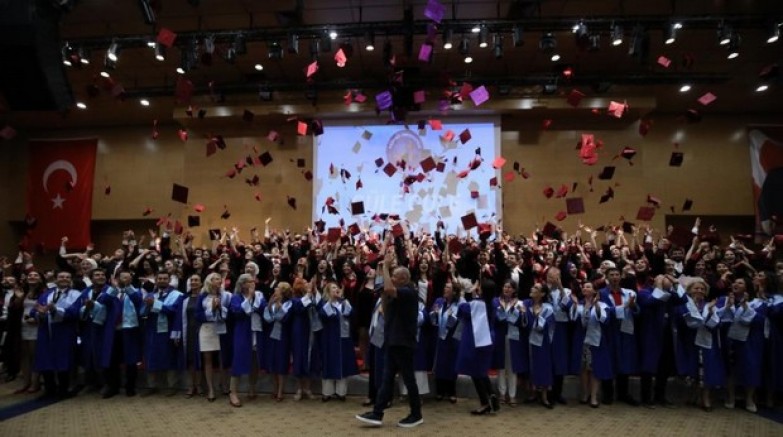 238 genç hekim yemin ederek mezun oldu