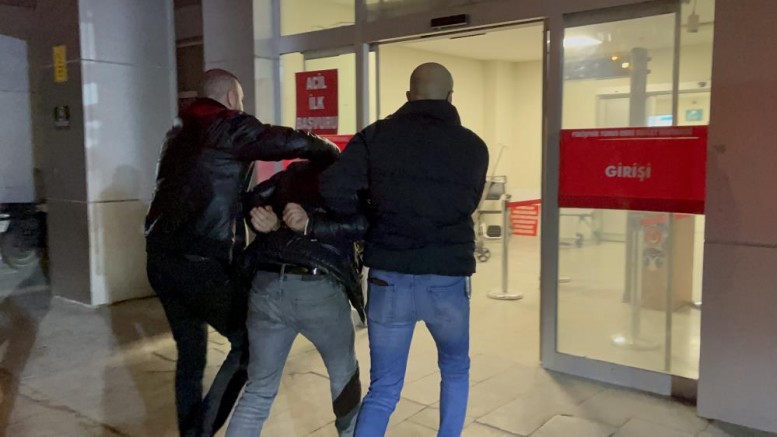 3 genci hayattan koparan sürücü yakalandı