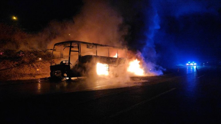39 yolcusu bulunan otobüs alev alev yandı
