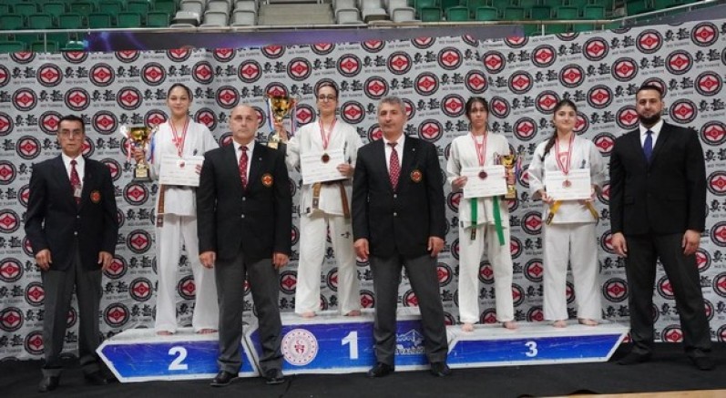 4 ülkeden gelen 180 sporcu, Bursa’da buluştu