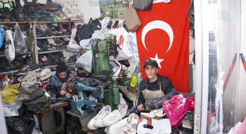 40 yıldır ayakkabıları yeniliyor