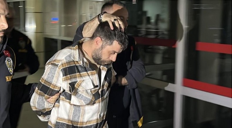 5 yarım altın için yaşlı kadını öldürdü