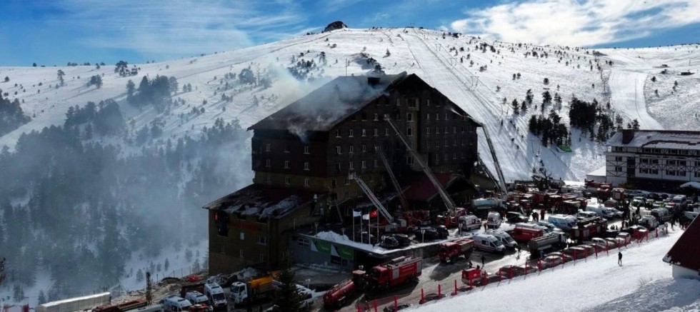 66 vatandaşın hayatını kaybettiği otel yangınında 4 gözaltı!