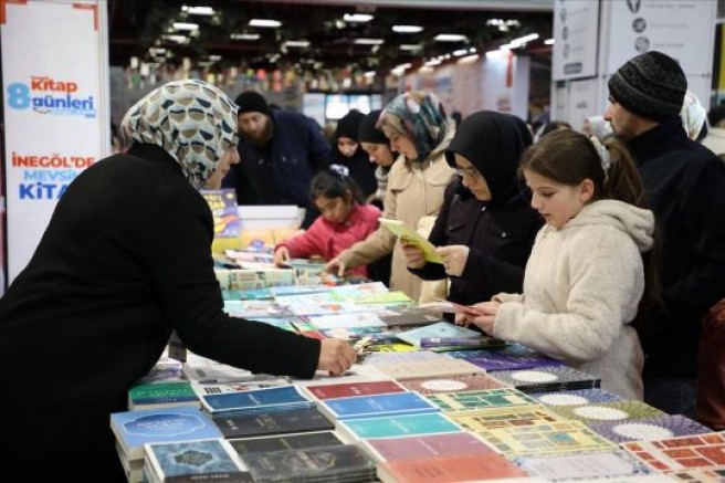 7'den 77'ye herkes İnegöl Belediyesi 8. Kitap Günleri Fuarına akın etti
