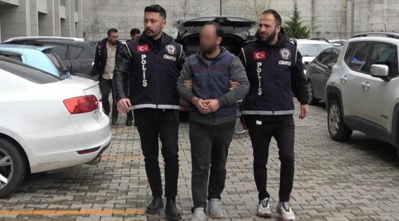 Ablaları ve erkek arkadaşını bıçaklayan 3 kardeş adliyede