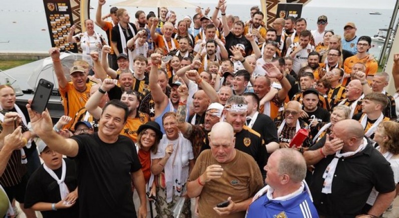 Acun Ilıcalı, Hull City taraftarıyla Antalya'da buluştu