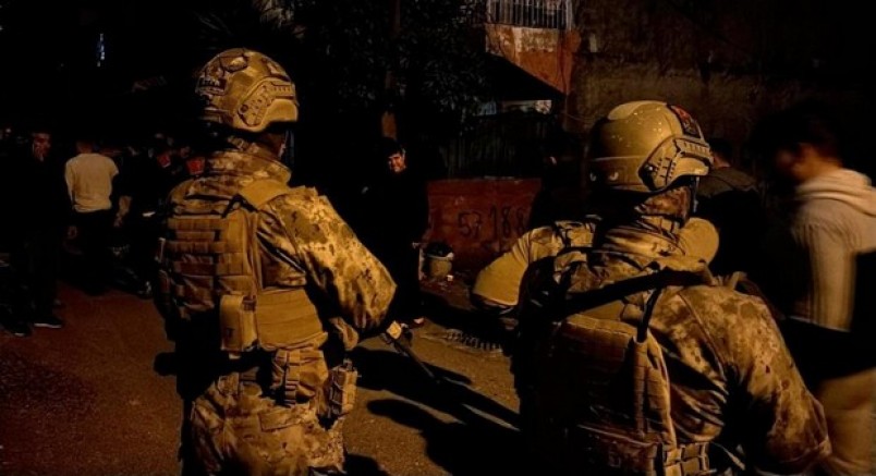Adana’da 3 katlı binada patlama: 2 ağır yaralı