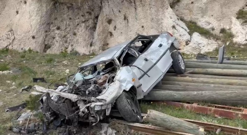 Adilcevaz'da otomobil uçuruma uçtu: 1 ölü