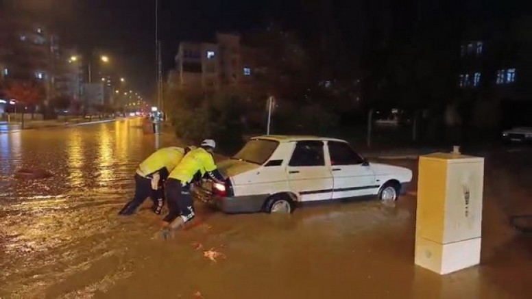 Adıyaman’da kuvvetli yağış sele neden oldu