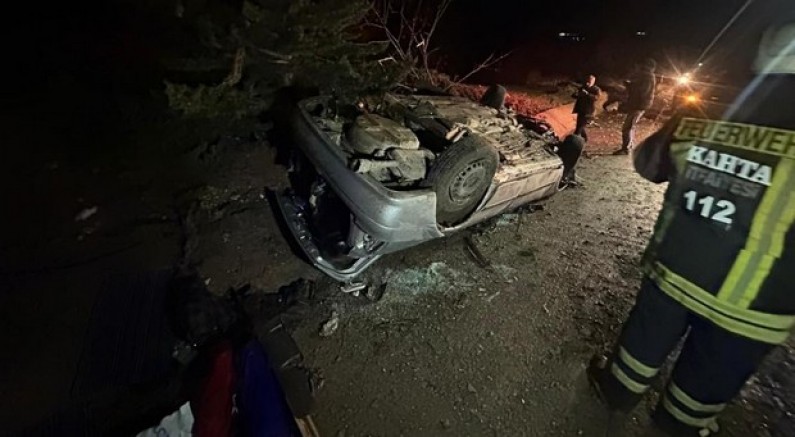 Adıyaman'da otomobil şarampole yuvarlandı: 2 yaralı