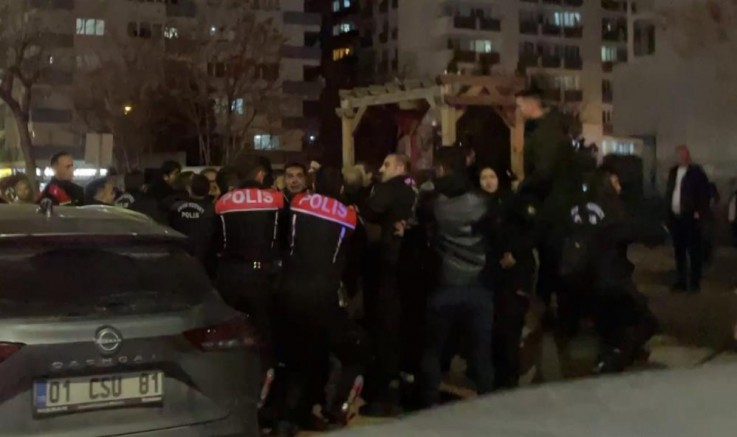 Adliye önü karıştı: 4 yaralı, 12 gözaltı