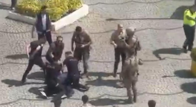 Adliye önünde ortalık savaş alanına döndü