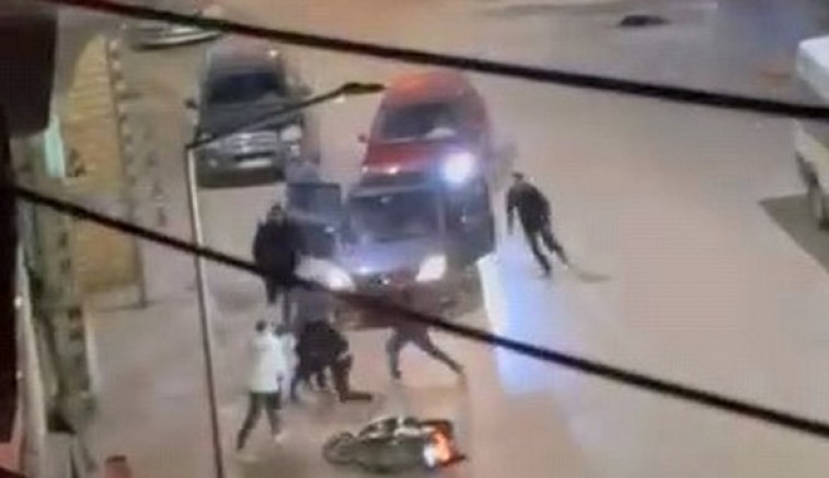 Ağabeyini bıçakla yaralayıp kaçtı