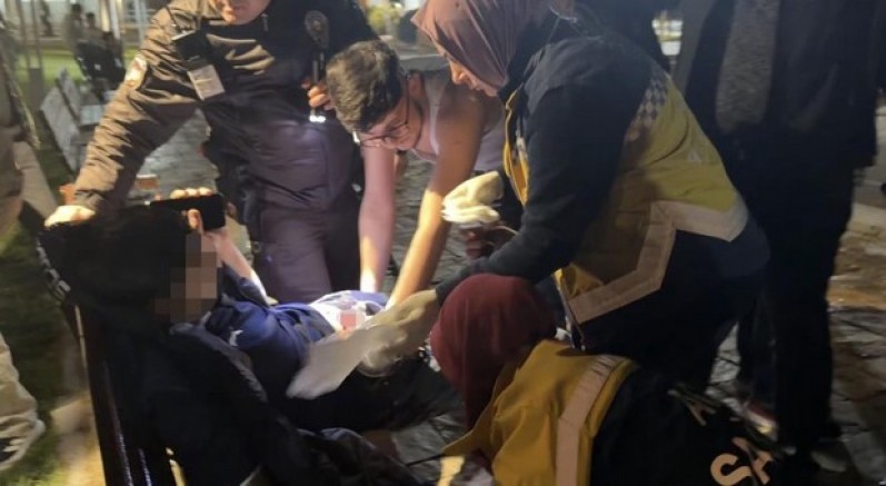 Aksaray'da parkta bıçaklanan çocuk ağır yaralandı