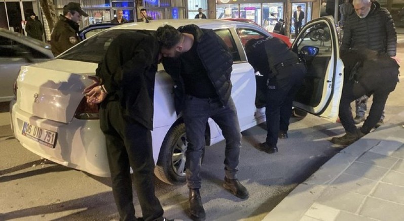 Alacak verecek kavgasında silahlar konuştu